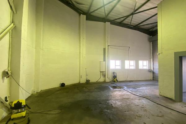 This 300m2 warehouse, situated in Capricorn Business Park, offers a versatile space ...