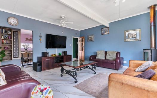 4 Bedroom House for sale in Weltevreden Park