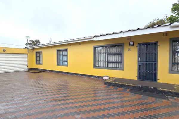 Specious and modern 4 bedroom home in Belmont Park Kraaifontein with Double ...