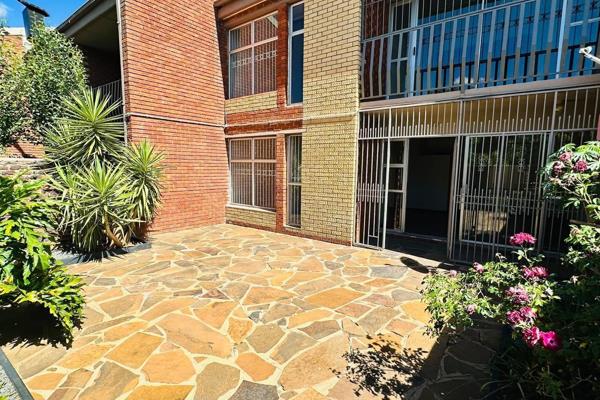 Three Bedroom Double Story Townhouse in Sought After Complex!!!

This complex is situated in Fichardt Park very close to the Pick &amp; ...