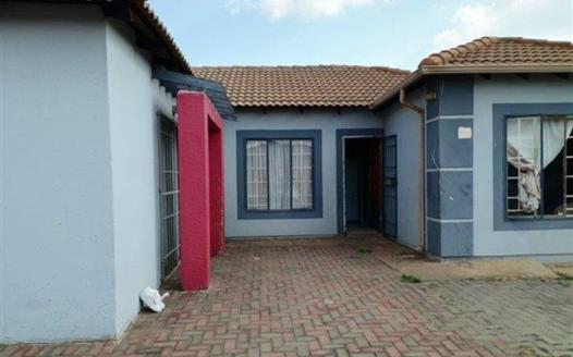 5 Bedroom House for sale in Rosslyn