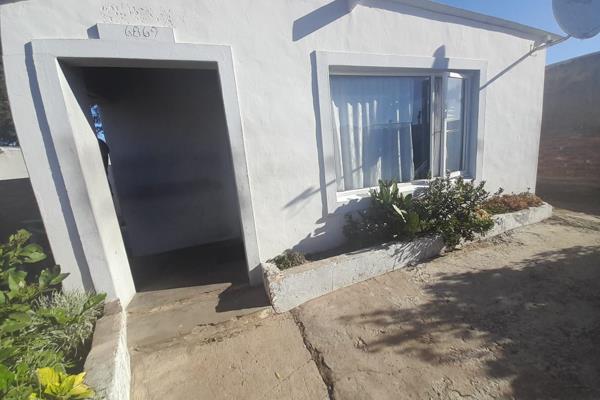 2 Bedroom, 1 bathroom, kitchen and lounge for sale in New Horizons. Lot of potential to renovate this property.  Ideal property for ...