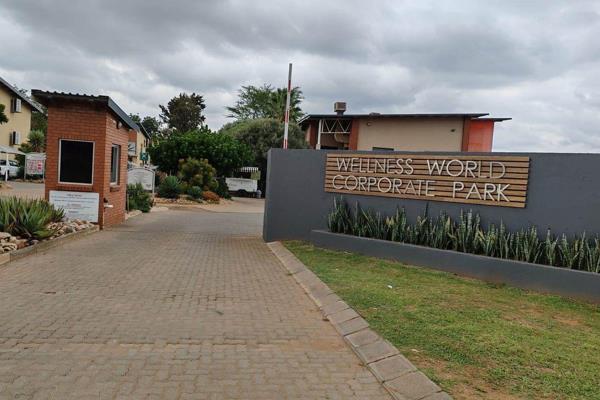 Wellness corporate office park in Hartbeespoort. 

This 120m2 office is located on an upper floor, open plan office with build in ...