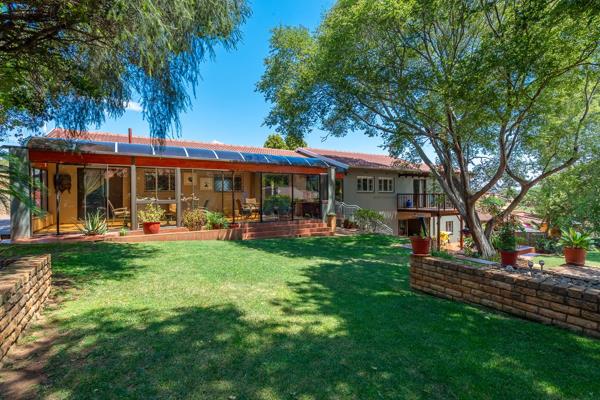 This charming family home is situated in a peaceful, sought-after neighborhood, offering both comfort and style. The terraced garden is a true highlight, meticulously cared for over the years and creating a tranquil, holiday-like ...