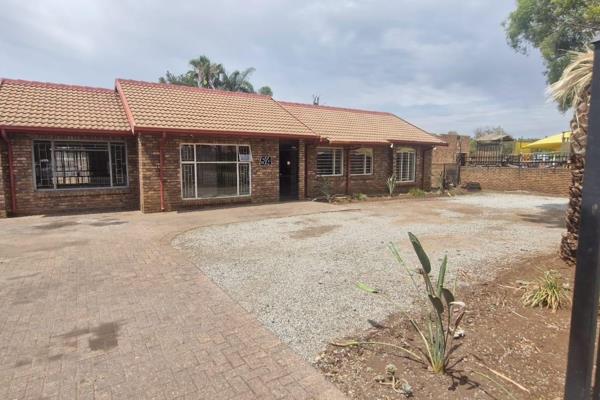 Office/House for Sale in Wierda Park
!!Location - Location - Location!!
Looking for a prime business location, look no ...