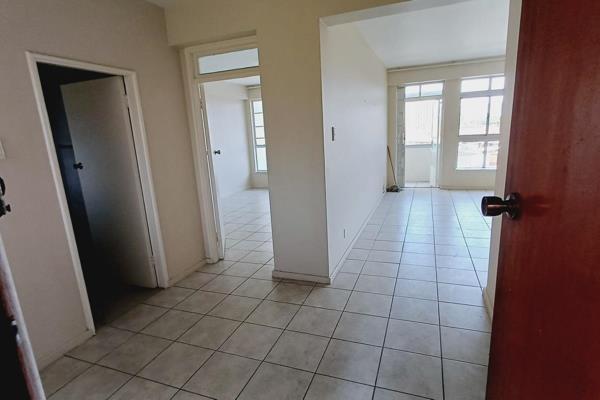 Safe and secure sectional title apartment


Very well run apartment complex


This large 1 bedroom apartment is located in a very well ...