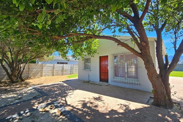 A newly renovated house with a large 886 sqm ERF in the Die Bos area.

2 Bedrooms
1 Bathroom
Separate Toilet
Kitchen
Lounge

Good ...