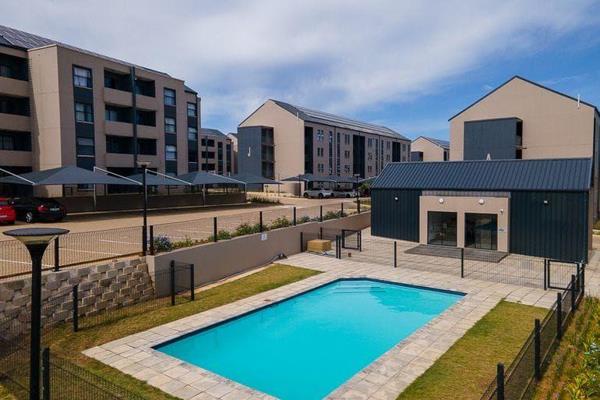 Discover this stunning apartment for rent in Athlone Park, offering modern living in a secure complex. With its seamless blend of ...