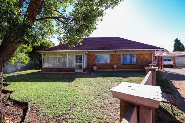 Well-maintained 3-bedroom home. Featuring an open-plan dining room and lounge, this home offers a warm and inviting space to relax and ...