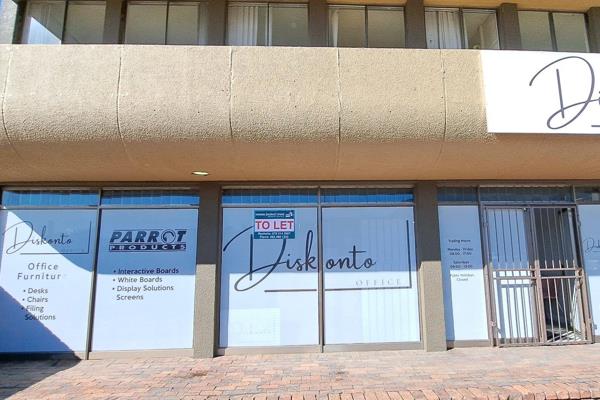 Retail shop to let in George Central, R120/m2, excluding municipal costs and VAT. Total cost R23 287.32 all inclusive (30amps)
C/O ...