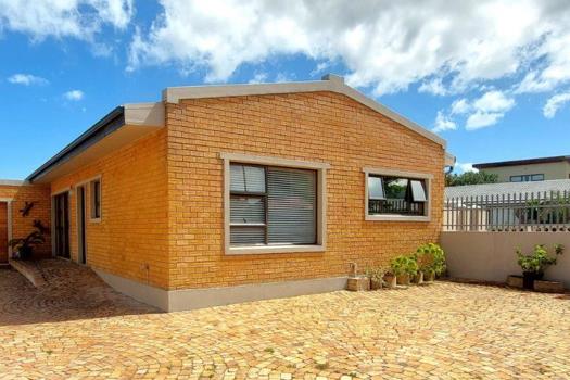 2 Bedroom House for sale in Dobson