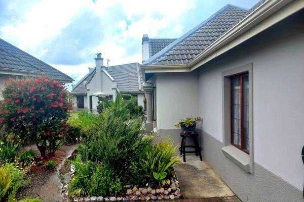 Within walking distance from The Garden Route Mall, this established and well-planned retirement estate offers lush open planned ...