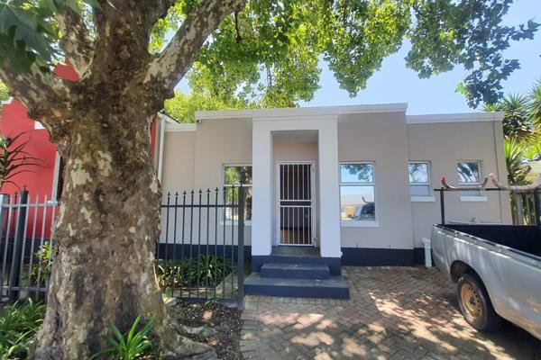 Ideally located in the thriving suburb of George this small stand alone building offers a property with a wide array of possibilities. ...