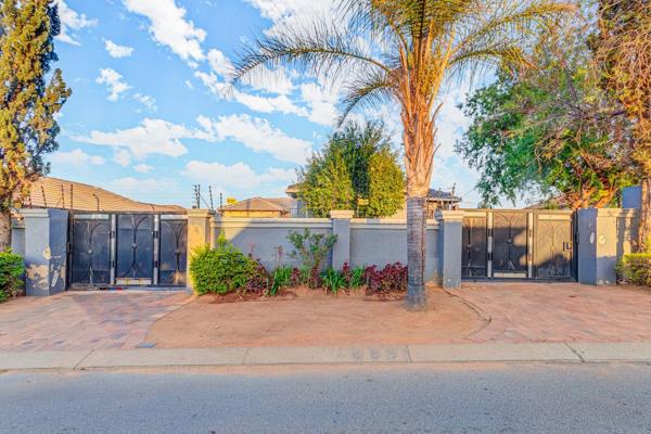 This exceptional property, located in the highly sought-after suburb of Cosmo City Ext 5, offers a rare investment opportunity with two ...