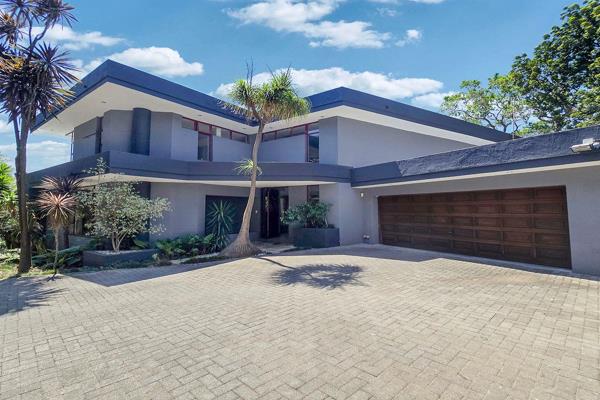 A remarkable 7-bedroom residence in the sought-after Constantia Glen Security Village ...