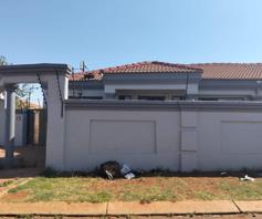 House for sale in Vosloorus Ext 6