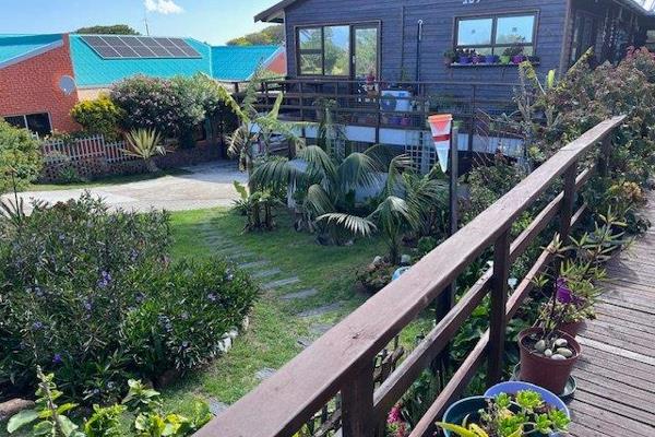 This charming wooden home combines comfort with excellent rental potential, set in a serene cul-de-sac near Paradise Beach.

The main ...