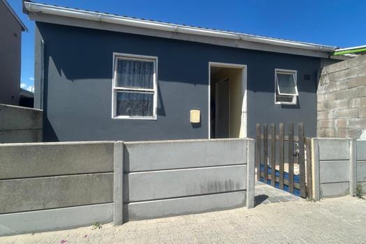 2 Bedroom House for sale in Pelican Park