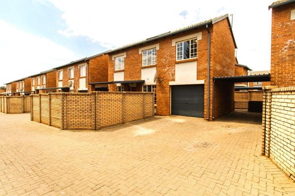 Modern Townhouse - 3 Bedrooms, 2 Bathrooms, guest toilet, 2 Living Areas and 2 ...