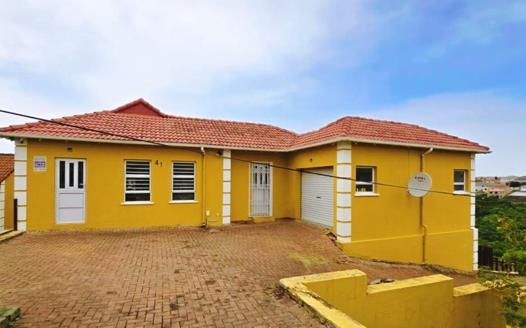 4 Bedroom House for sale in Beacon Bay