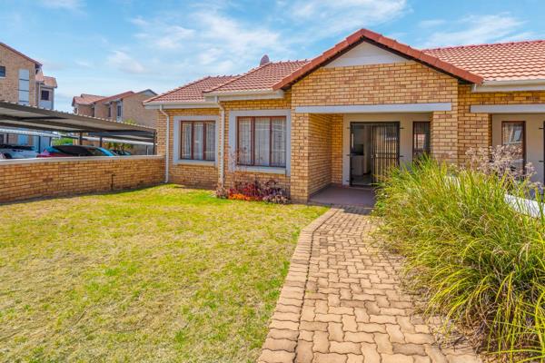 This lovely 2 bedroom, 2 bathroom townhouse in the sought-after Manor Park complex in Randpark Ridge is FOR SALE. Offering a wonderful ...