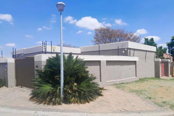 Discover the perfect blend of comfort and style in this lovely corner property located in the sought-after area of Noordwyk, Midrand. ...