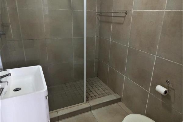 One-bedroom apartment looking for a good tenant, Yes I&#39;m talking about YOU!

This apartment is located in Kempton Park west is ...