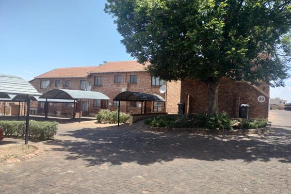 This spacious 2-bedroom, 1-bathroom duplex in the popular Jasper Hill complex, Midrand, offers a blend of comfort and convenience for ...