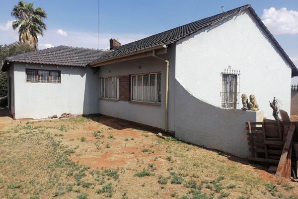 Your dream home awaits, act quickly to make it yours!!!

Introducing a 3 bedroom, 2 bathroom family home nested in Witpoortjie ...