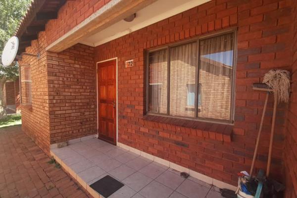 3 Bedroom Town House for Sale in Protea Glen Ext 11

Discover your new dream lifestyle ...