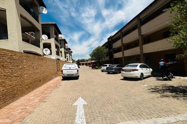 Apartment to rent in Erand gardens
Rent R7500

1st floor unit

All bedrooms are Ensuite 

2 Beds, 2 Bath, Midrand This 1st floor ...