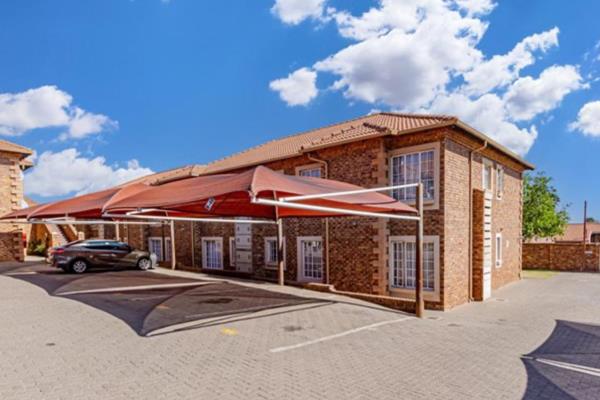 Apartment for sale R800 000,00
Lovely 3 Bedroom Apartment in Eagle Mews, Terenure, Kempton Park

Three-bedroom, two-bathroom first ...