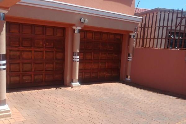 STUNNING BARGAIN PROPERTY for sale in Ext 1 Lenasia South.

Looking for space? Look no further!

4 bedrooms with mirror built in ...