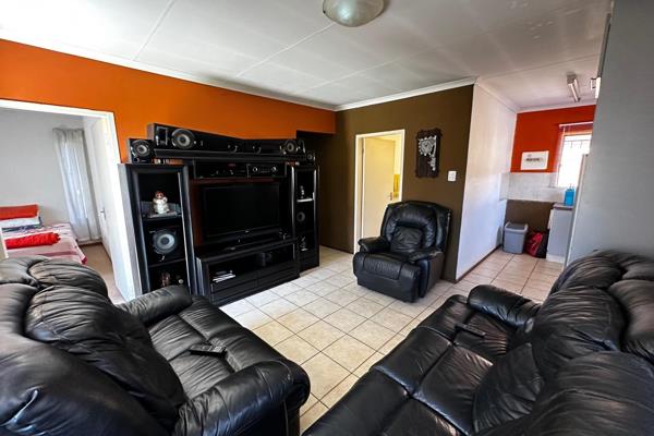 Discover comfort and security in this desirable estate located in Protea Glen. This well-maintained unit features 3 spacious bedrooms ...