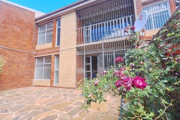 This complex is situated in the heart of Fichardt Park very close to Pick &amp; Pay Centre and Fichardt Park Animal Clinic and ...