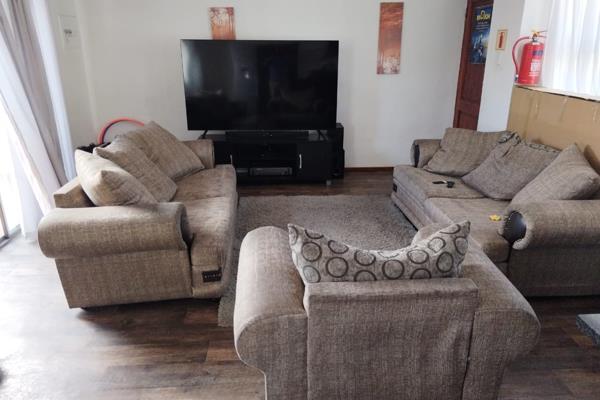 &quot;Two Bedroom townhouse in Ivy Dale&quot;

A Well Apportioned Unit consisting of 2 Bedrooms, bathroom with a separate toilet ...