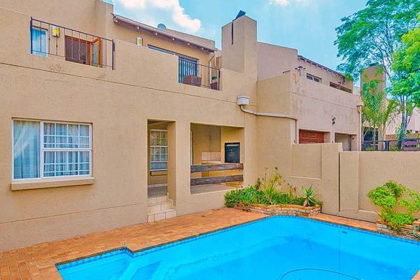 A stunning four beds house in Clubview Sundowner

This beautiful 4 bedrooms,2 lounge  ...