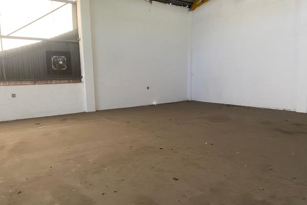 Index Properties is pleased to offer this 505 m2 mini - factory To Let.

There is ample office space and parking,  and good height ...