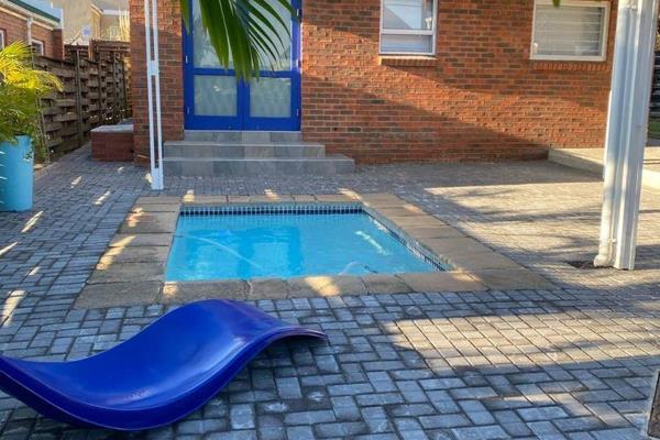 Furnished two bedroom townhouse to let in Beacon Bay. This unit is fully equipped and serviced with all the necessary day to day ...