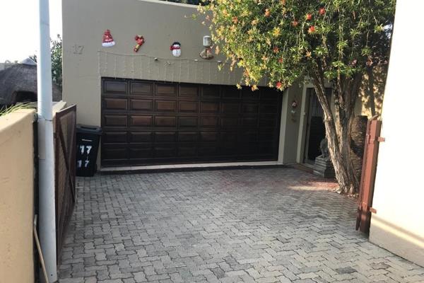 Lovely 3 bedroom 2 bathroom Family home 

Servants quarters 
Double garage 
Patio ...