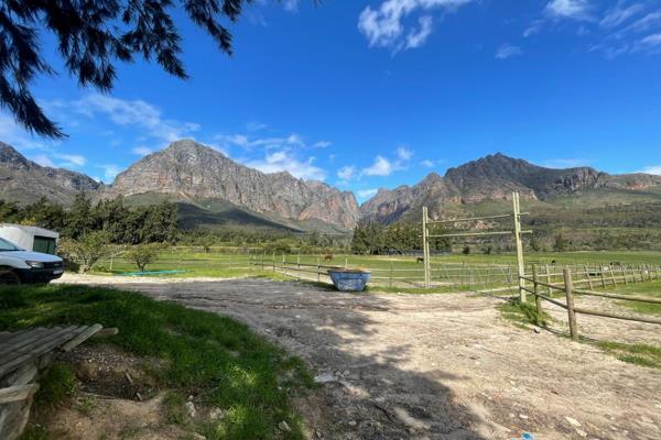 A well established Stud Farm in Klein Drakenstein, Paarl. This equestrian facility has 10 hectares of Paddocks and 10 Stables available ...