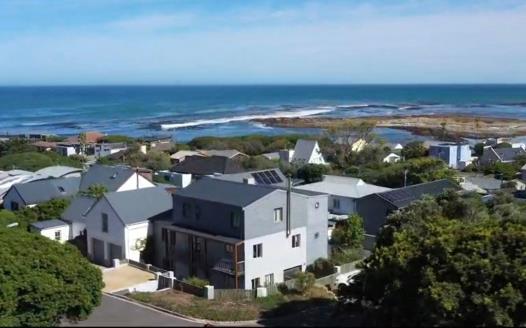 6 Bedroom House for sale in Kommetjie