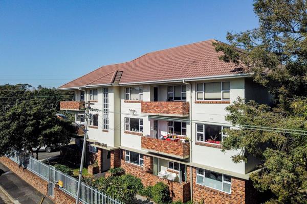 SOLE MANDATE

Top floor, 2-bedroom apartment in the heart of Rondebosch Village with sweeping partial views of Table Mountain from both ...