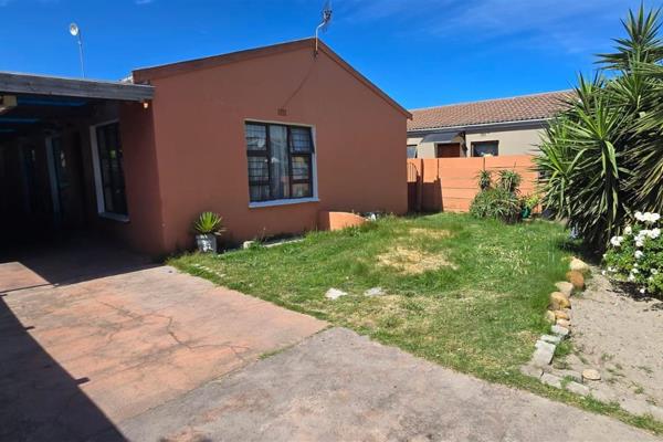 This charming 3-bedroom family home offers a perfect blend of comfort and convenience. The property features: 

Four well-sized ...