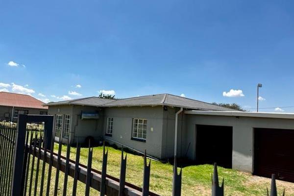 Property Features:

Main House: Divided into two units, each with 2 bedrooms and 1 bathroom, providing comfortable living spaces for ...