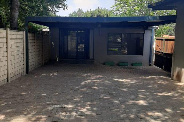 Garden flat - Sasolburg
2 Bedrooms with built in cupboards
Living area
 Kitchen with cupboards
Separate laundry area
Full bathroom ...