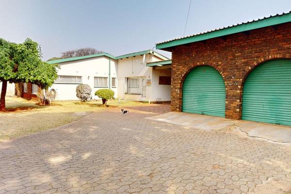 ON SHOW this Sunday! Viewing by appointment only!  This 3-bedroom family home in the heart of Witfield, Boksburg, offers great ...