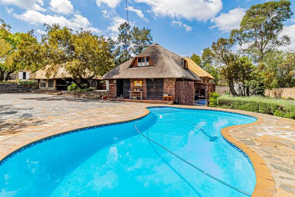 This is old school - Jhb horse country, I&#39;m am referring to folks

You truly have options with this one.
This property is currently ...