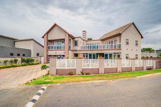 4 Bedroom House for sale in Greenstone Hill