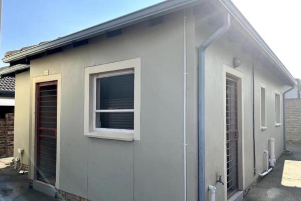 2 Bedroom House to Rent in Riverside View Ext 34

A newly renovated 2-bedroom home in Riverside X34, featuring a gas stove , parking ...